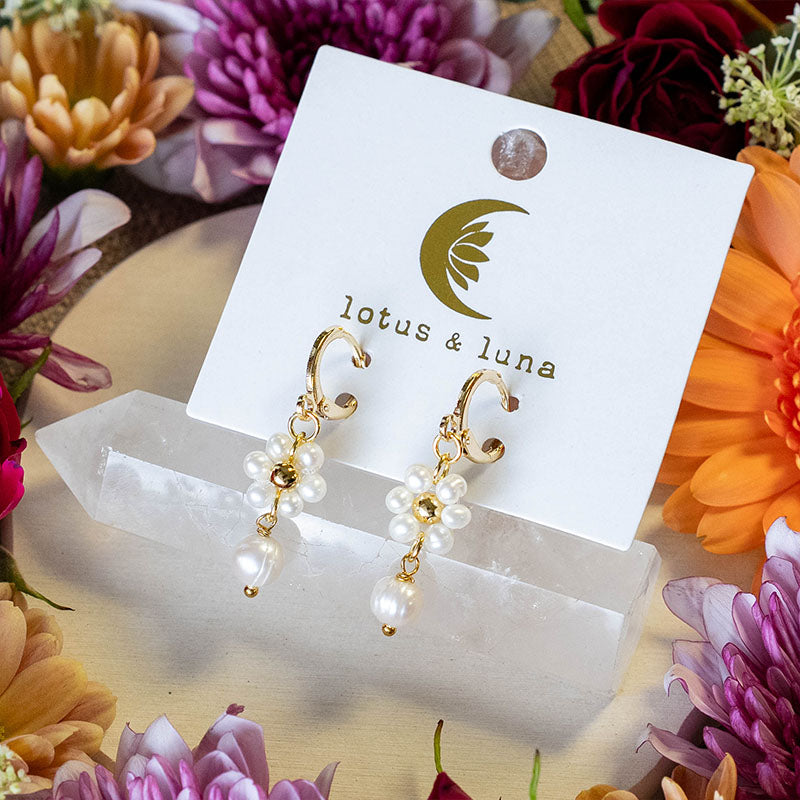 Daisy Pearl Earrings